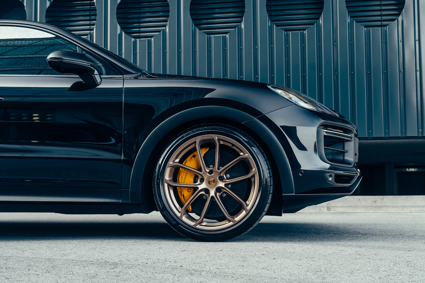 سيارة SUV بجنطات